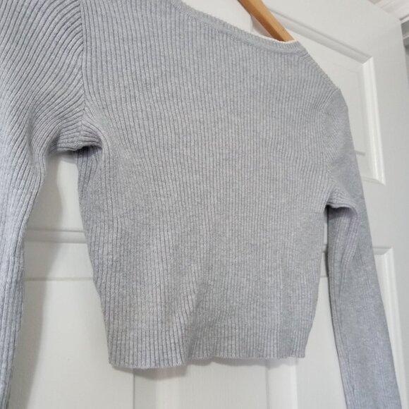 Brandy Melville Gray Crop Top // LIKE NEW // Selling: $9 - Picture 4 of 5